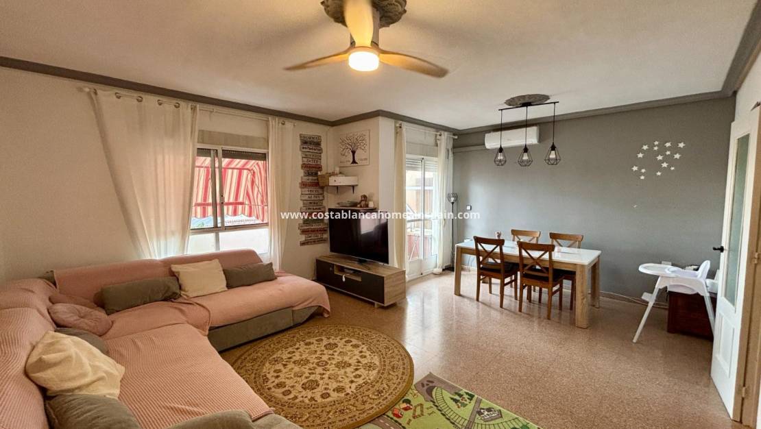 Re-salg - Apartment - Los Montesinos