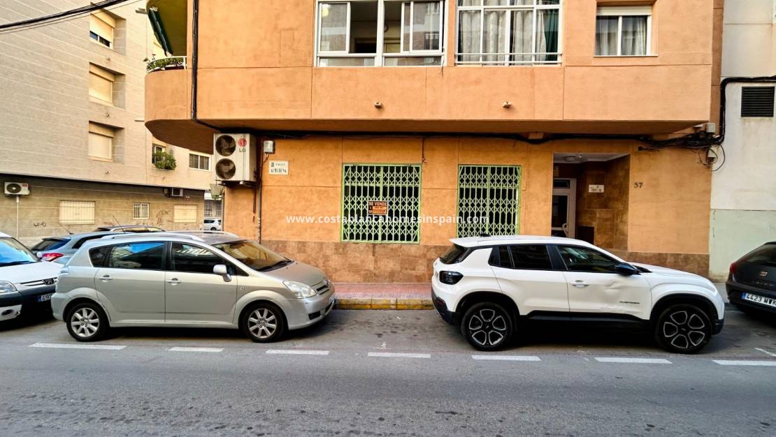 Re-salg - Commercial - Torrevieja - Center Torrevieja