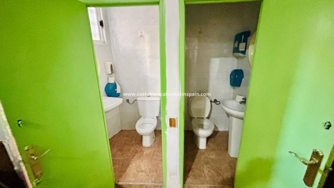 Re-salg - Commercial - Torrevieja - Center Torrevieja