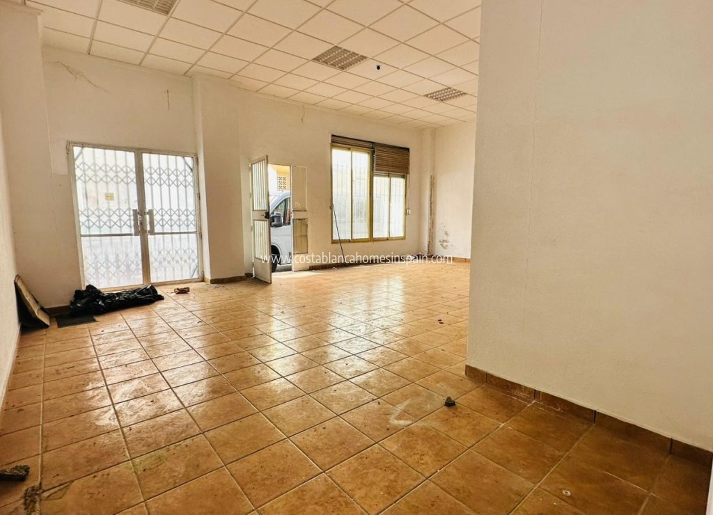 Re-salg - Commercial - Torrevieja