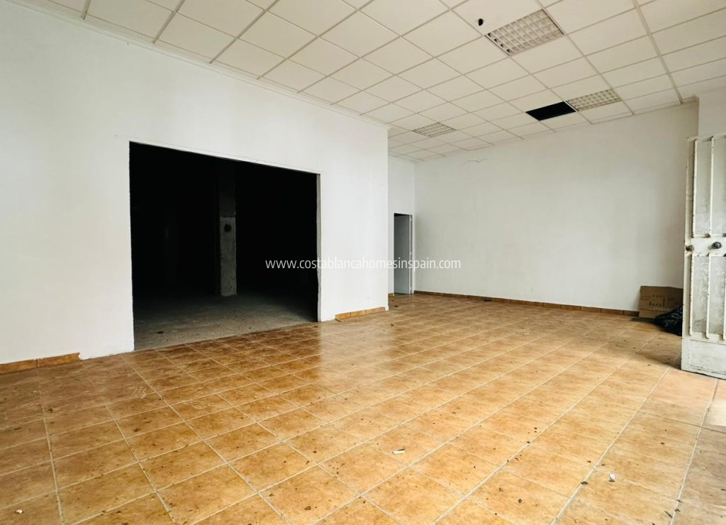Re-salg - Commercial - Torrevieja