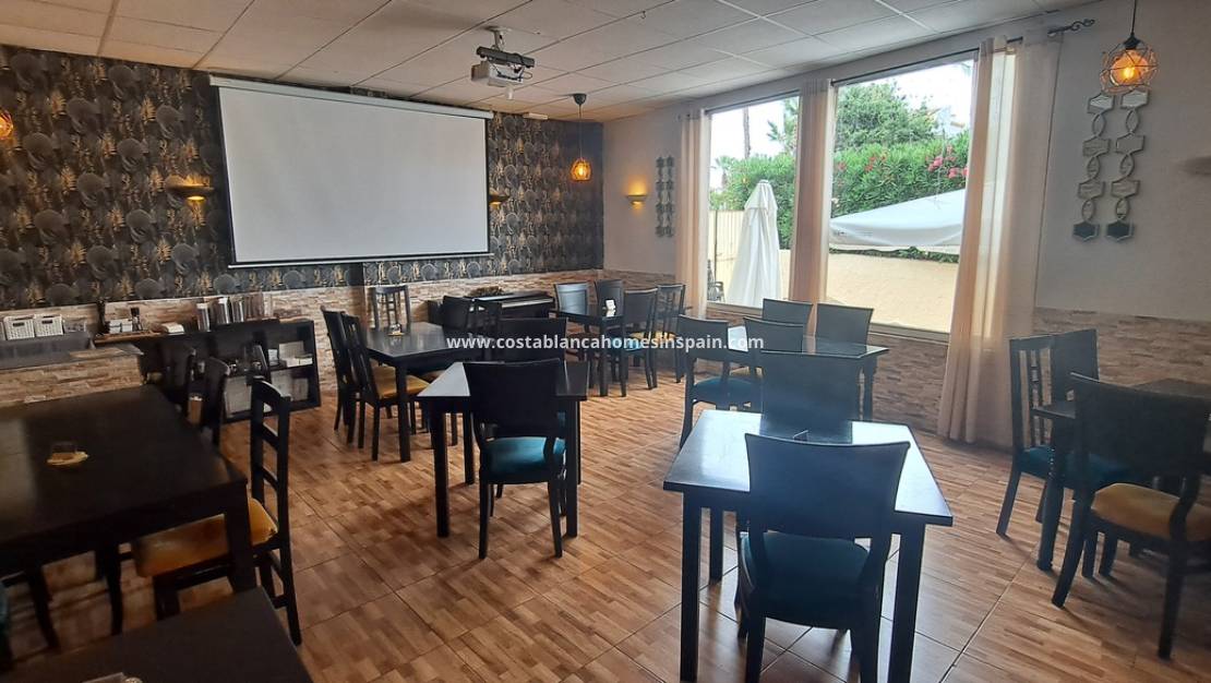 Re-salg - Commercial - Villamartin - Costa Blanca