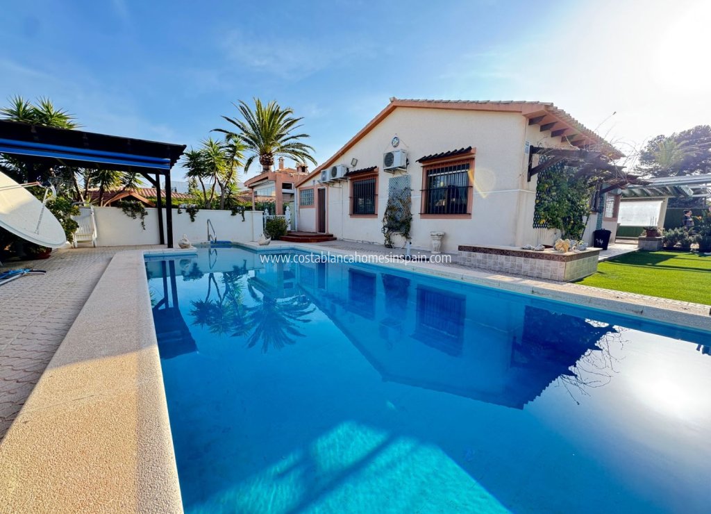 Re-salg - Detached Villa - Cabo Roig