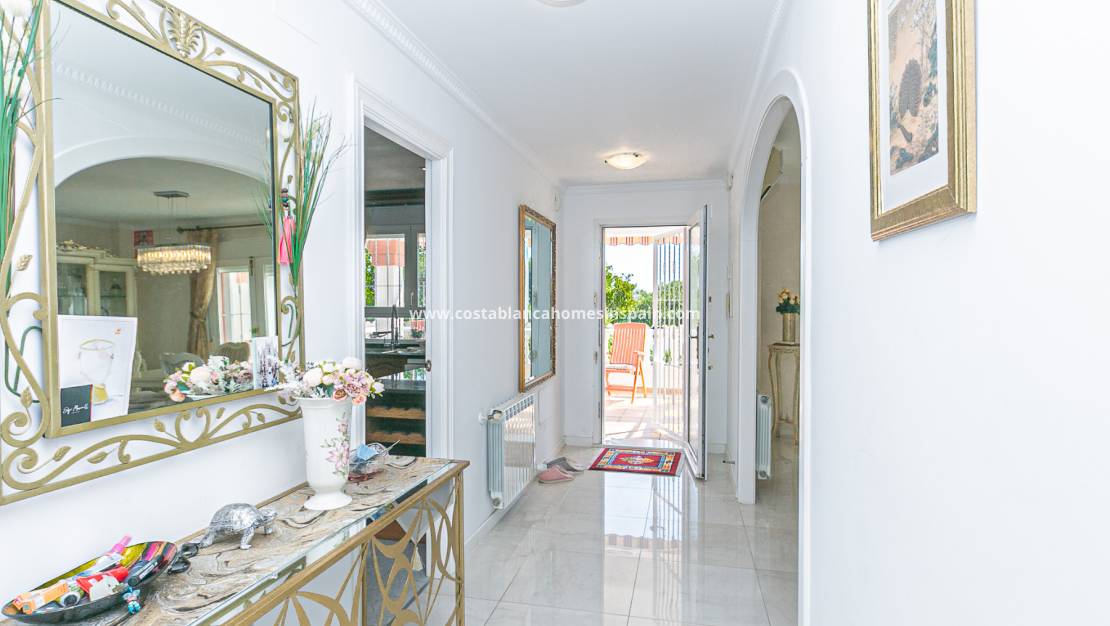 Re-salg - Detached Villa - Campoamor - Costa Blanca