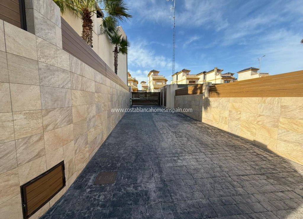 Re-salg - Detached Villa - Los Montesinos