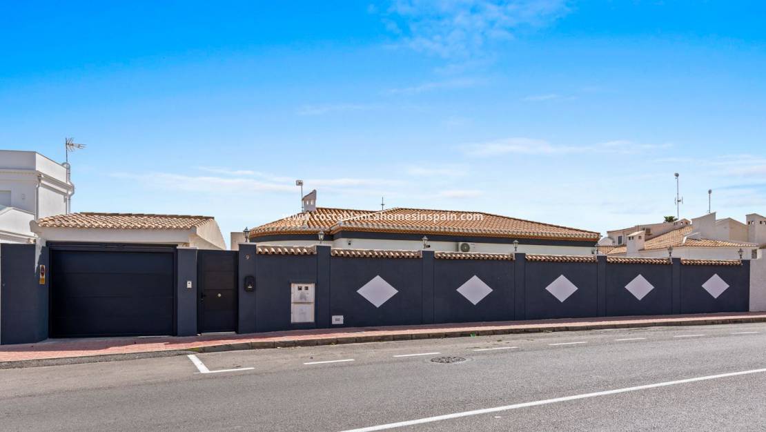 Re-salg - Detached Villa - Playa Flamenca - Costa Blanca South