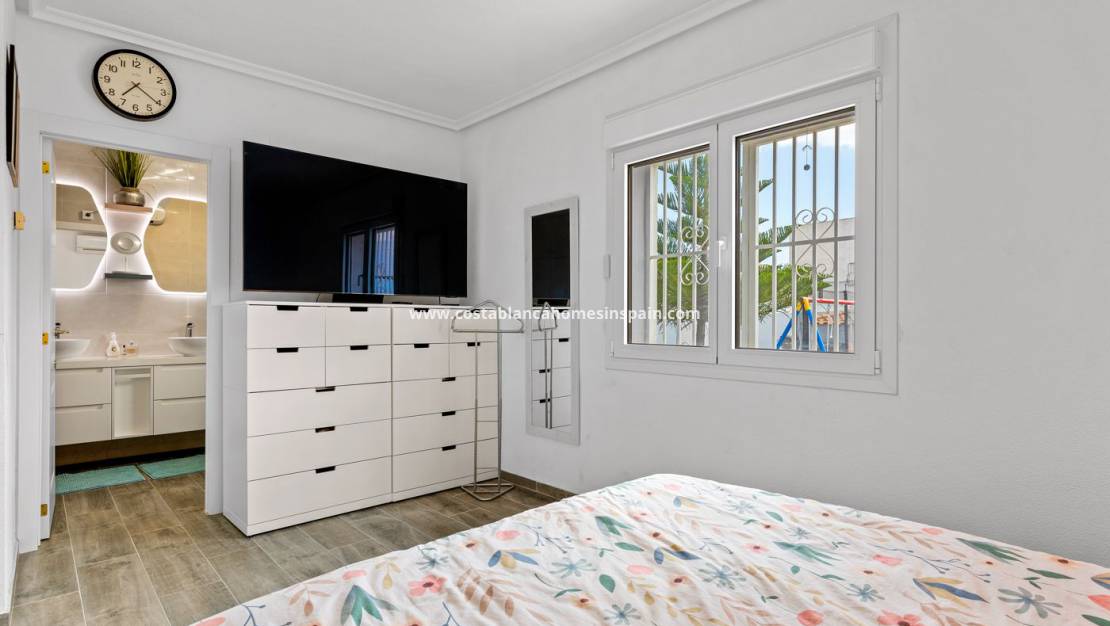 Re-salg - Detached Villa - Playa Flamenca - Costa Blanca South