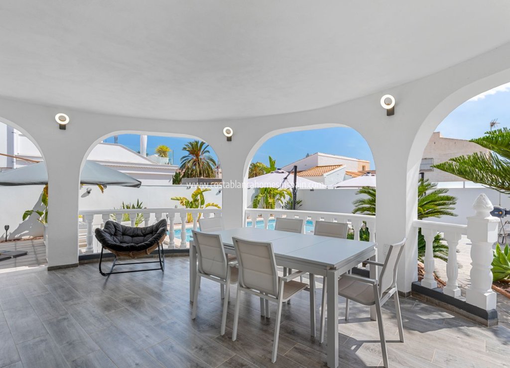 Re-salg - Detached Villa - Playa Flamenca - Costa Blanca South