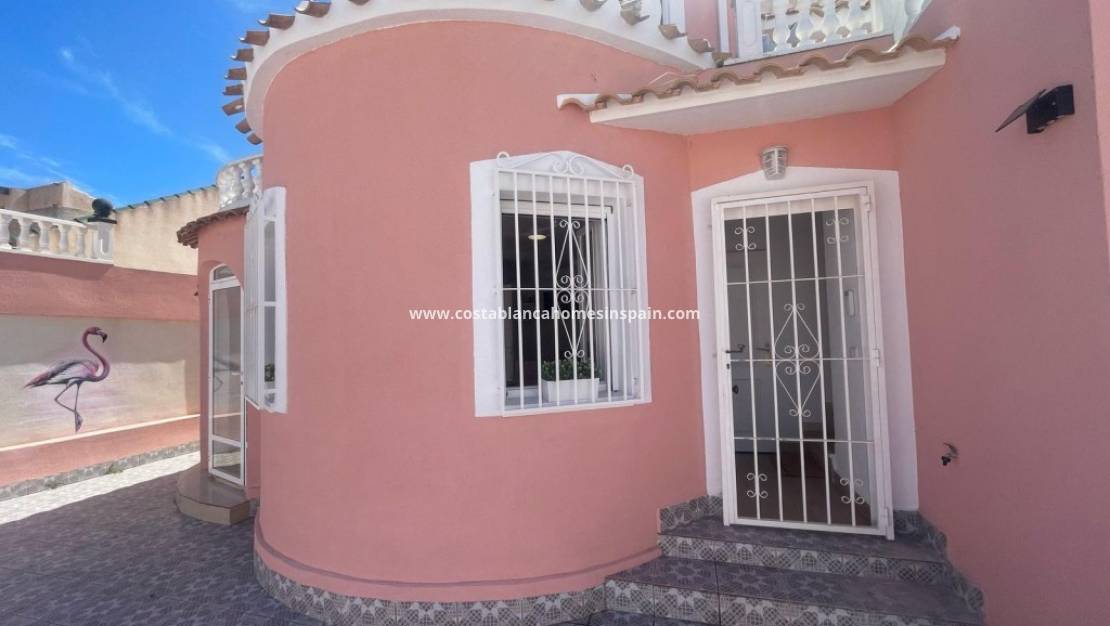 Re-salg - Detached Villa - Playa Flamenca - Costa Blanca South