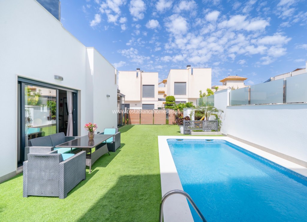 Re-salg - Detached Villa - Torrevieja
