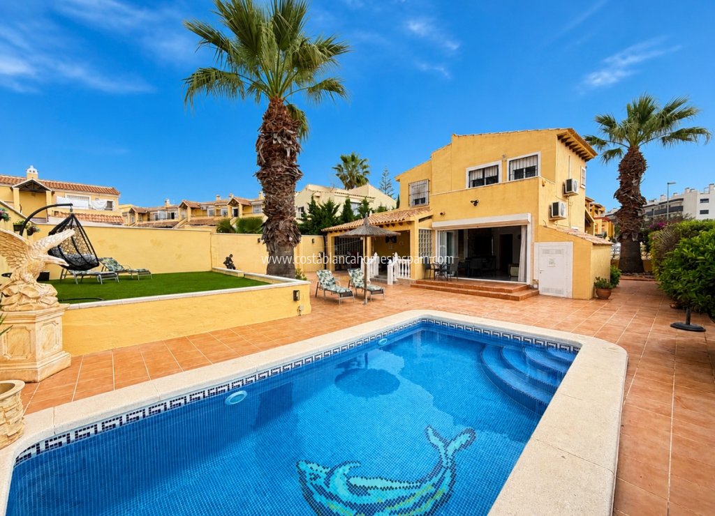 Re-salg - Detached Villa - Villamartin