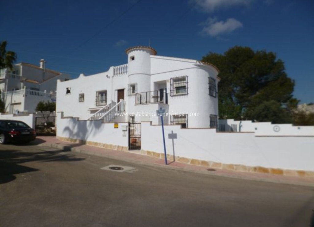 Re-salg - Detached Villa - Villamartin