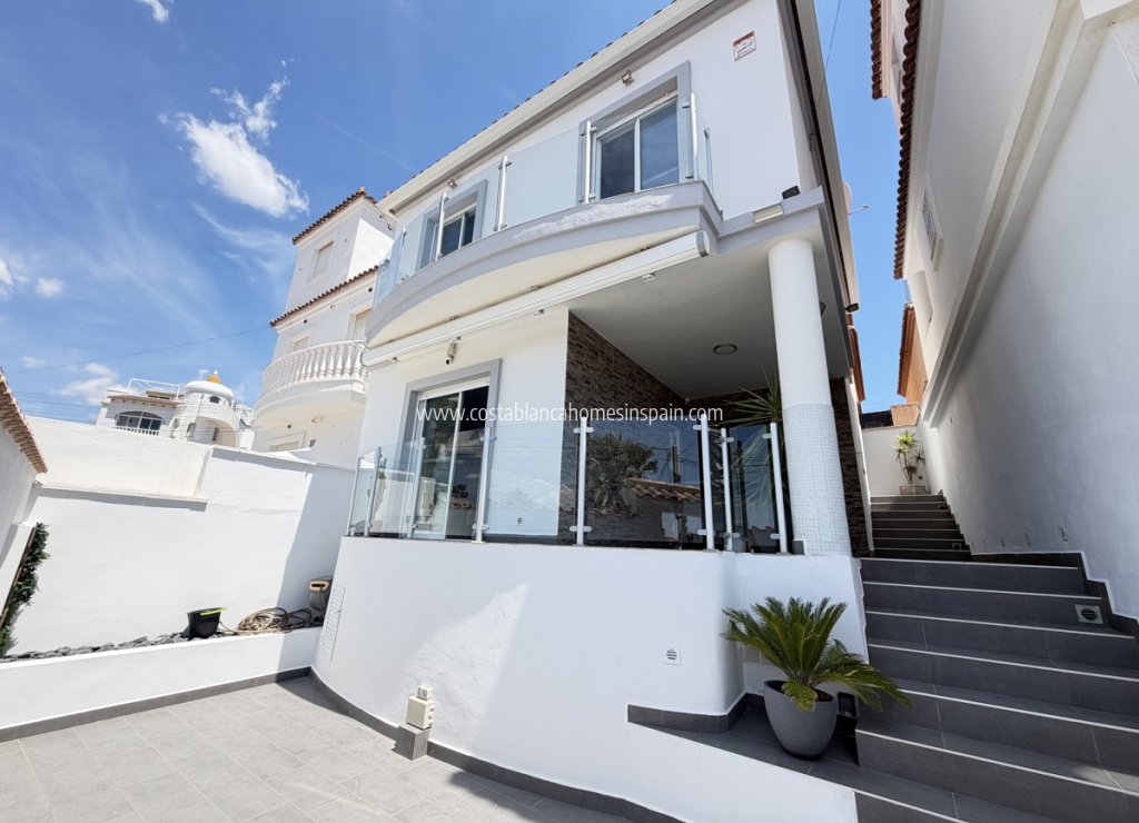 Re-salg - Detached Villa - Villamartin