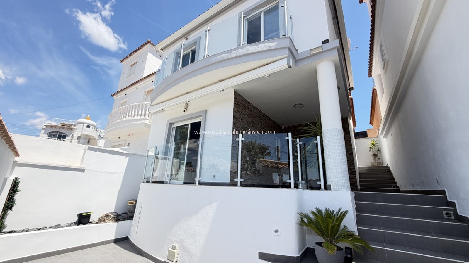 Re-salg - Detached Villa - Villamartin