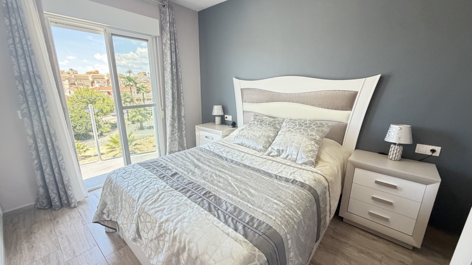 Re-salg - Detached Villa - Villamartin