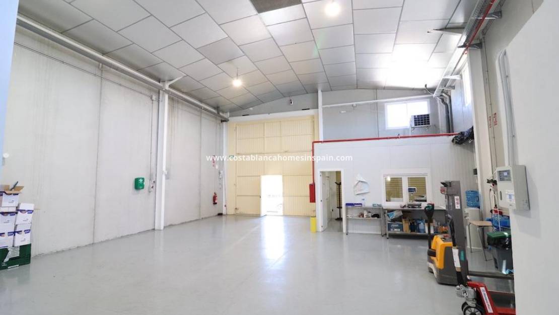 Re-salg - Industrial unit - Los Montesinos - Centro