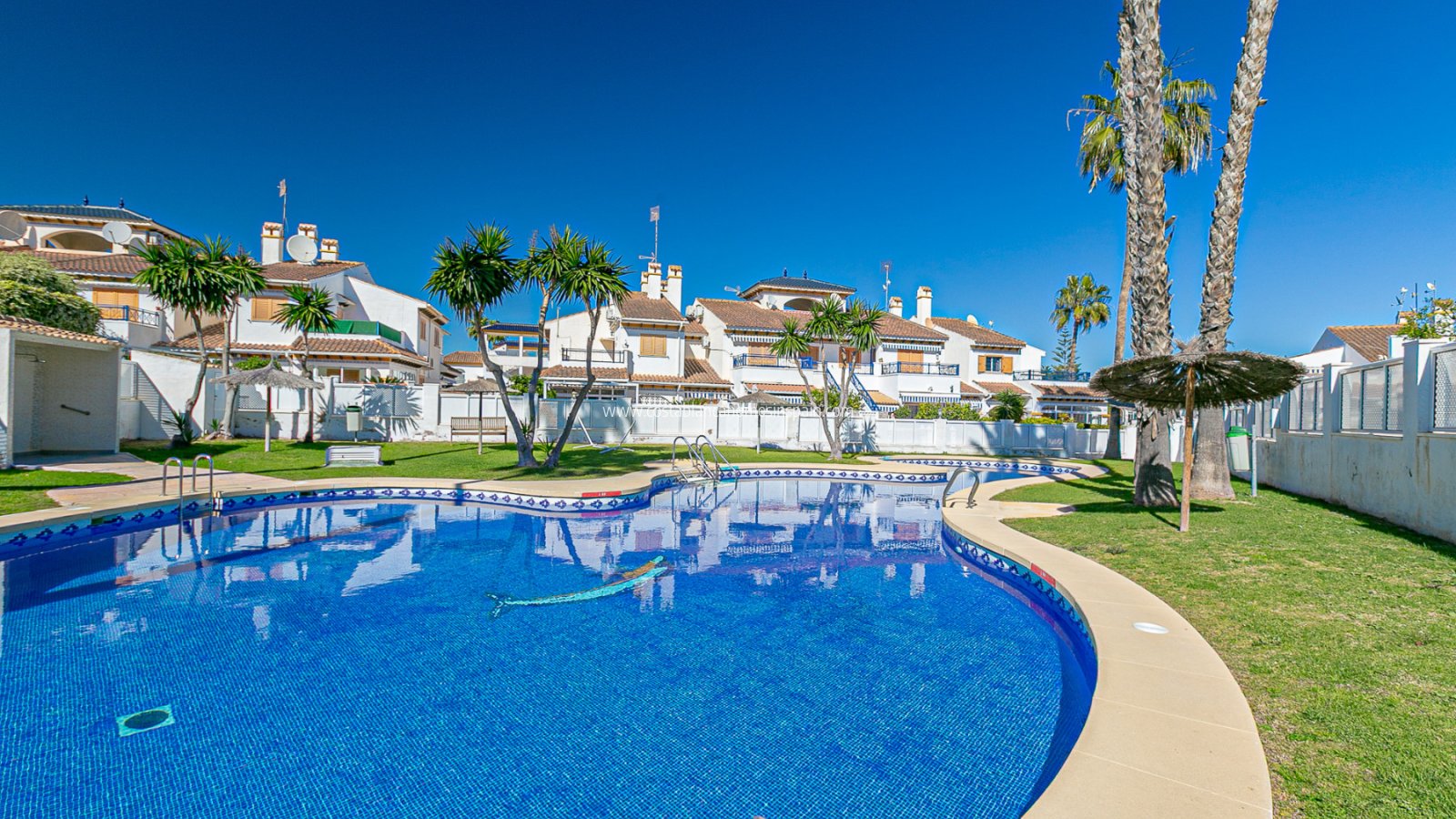 Re-salg - Semi - Detached Villa - Mil Palmeras - Riomar