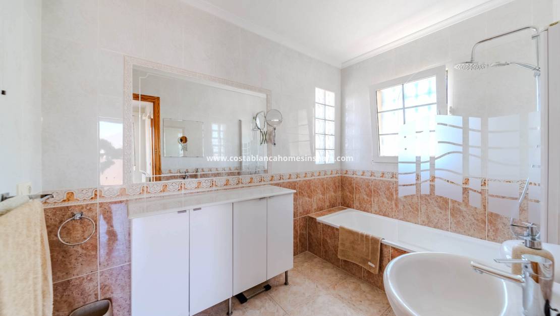 Re-salg - Semi - Detached Villa - Playa Flamenca - Costa Blanca South