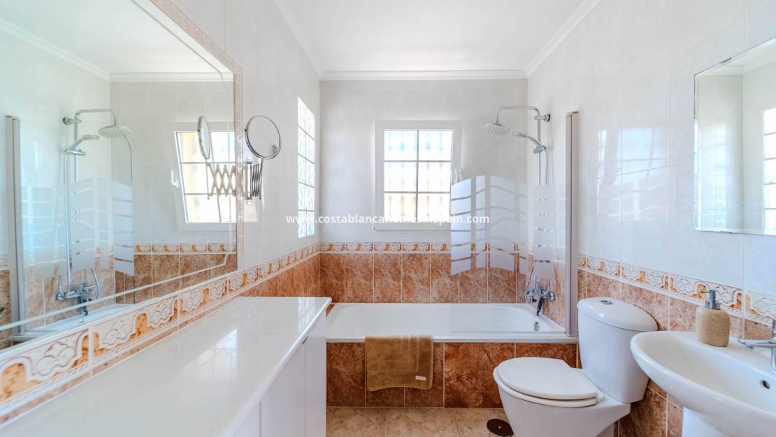 Re-salg - Semi - Detached Villa - Playa Flamenca - Costa Blanca South