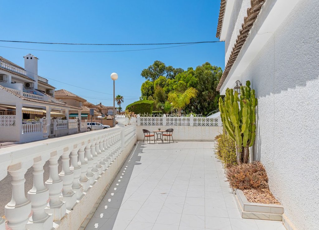 Re-salg - Semi - Detached Villa - Punta Prima