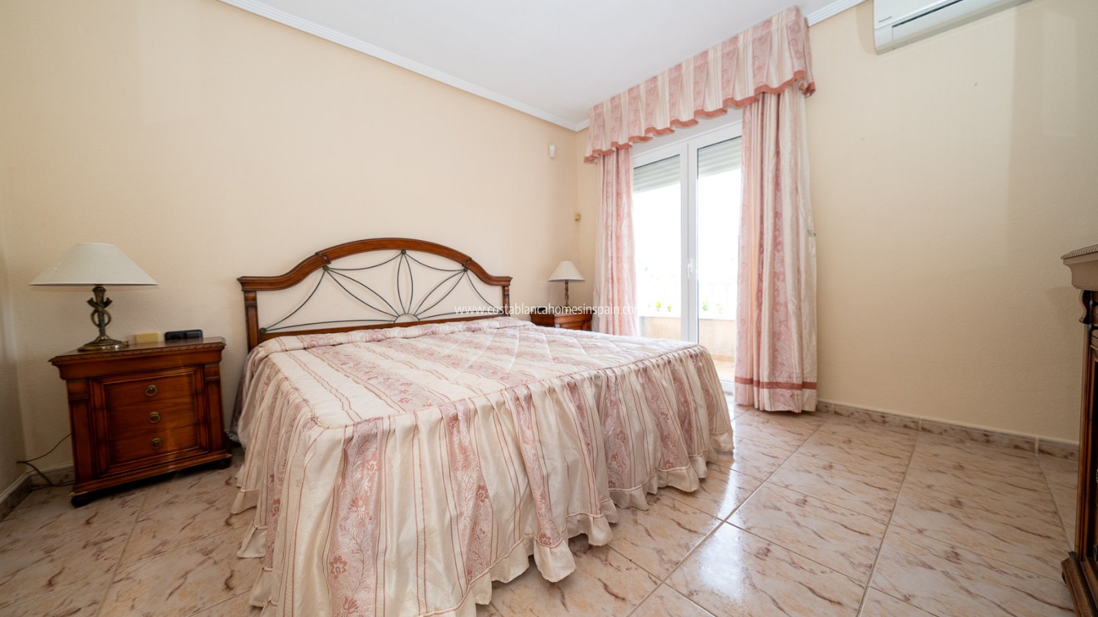 Re-salg - Semi - Detached Villa - Torrevieja - El Chaparral