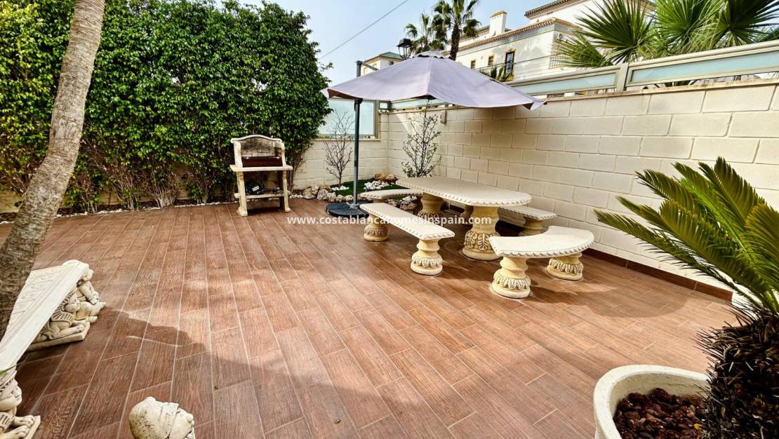 Re-salg - Semi - Detached Villa - Torrevieja - La Mata