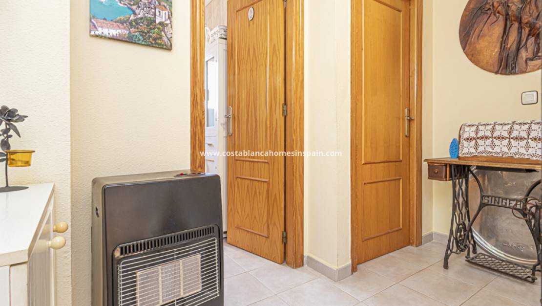 Re-salg - Semi - Detached Villa - Torrevieja - La Siesta