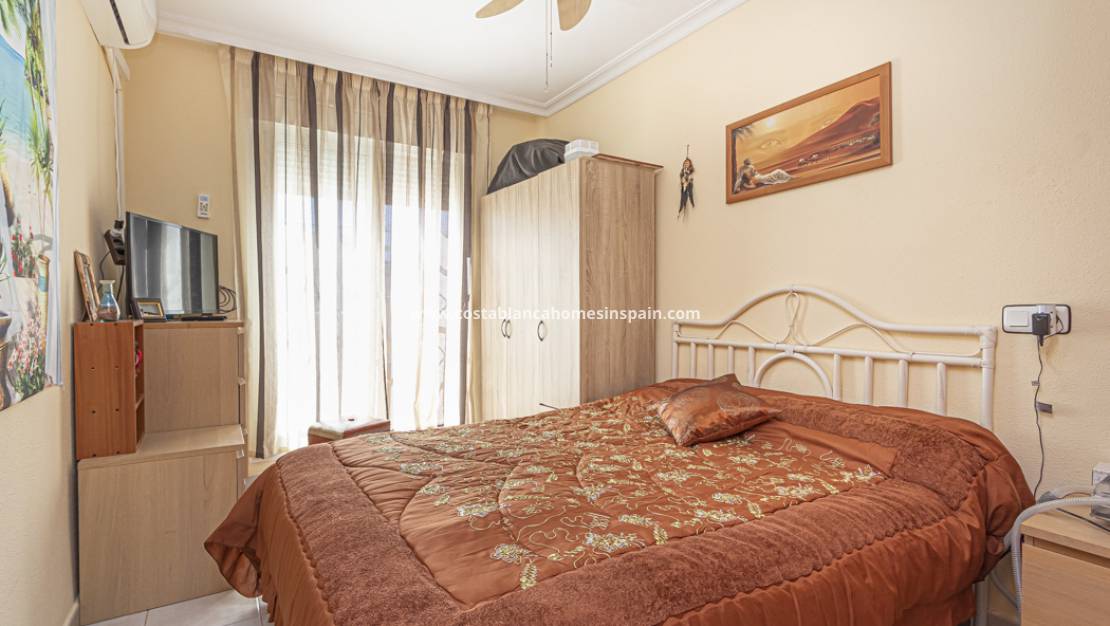 Re-salg - Semi - Detached Villa - Torrevieja - La Siesta