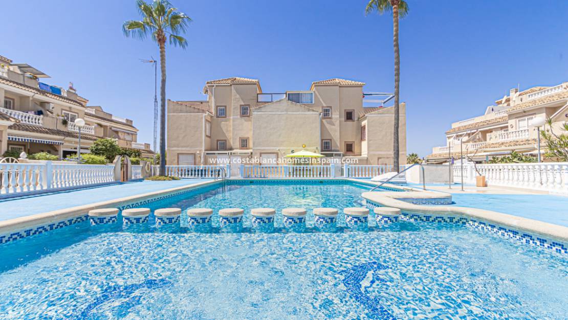 Re-salg - Semi - Detached Villa - Torrevieja - La Siesta