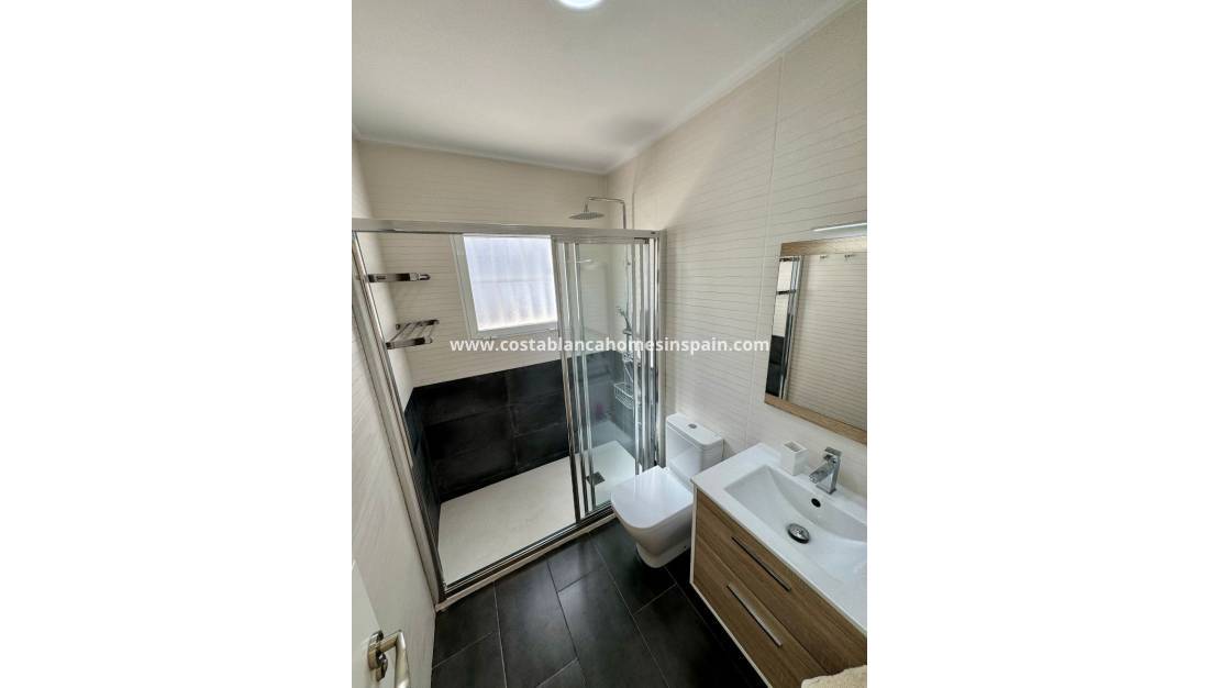 Re-salg - Semi - Detached Villa - Torrevieja - Torretas