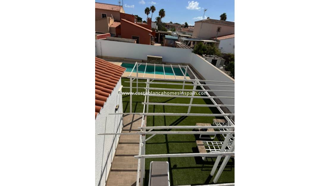 Re-salg - Semi - Detached Villa - Torrevieja - Torretas