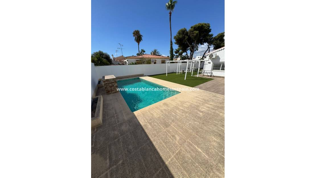 Re-salg - Semi - Detached Villa - Torrevieja - Torretas