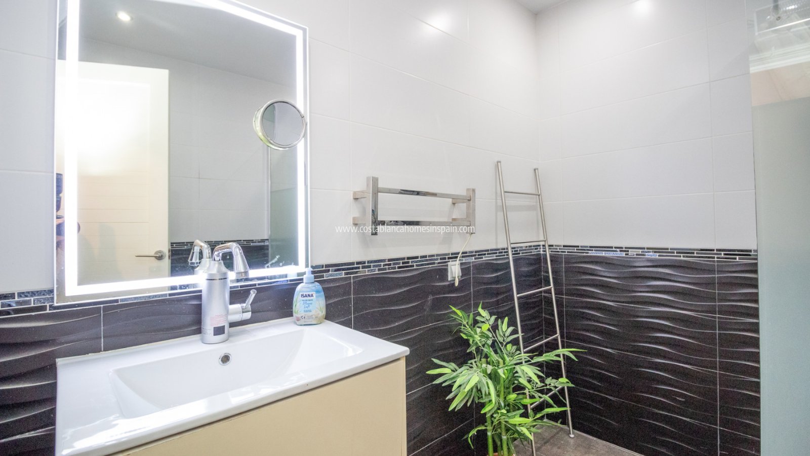 Re-salg - Semi - Detached Villa - Villamartin - Fortuna