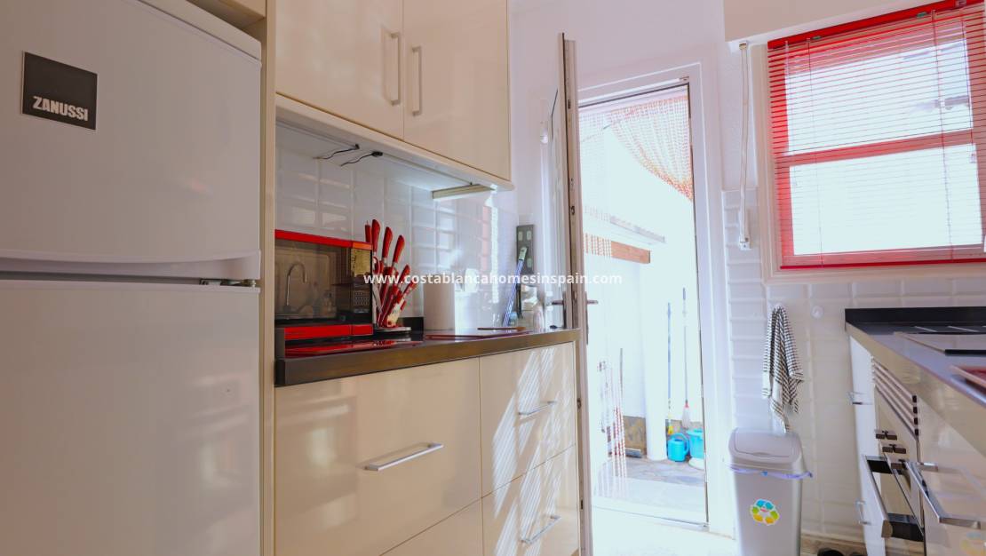 Re-salg - villa - Torrevieja - Urbanización San Luis