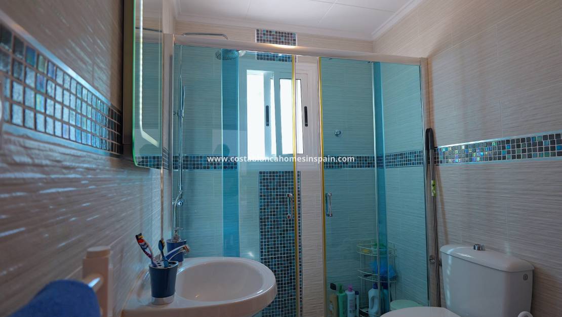 Re-salg - villa - Torrevieja - Urbanización San Luis