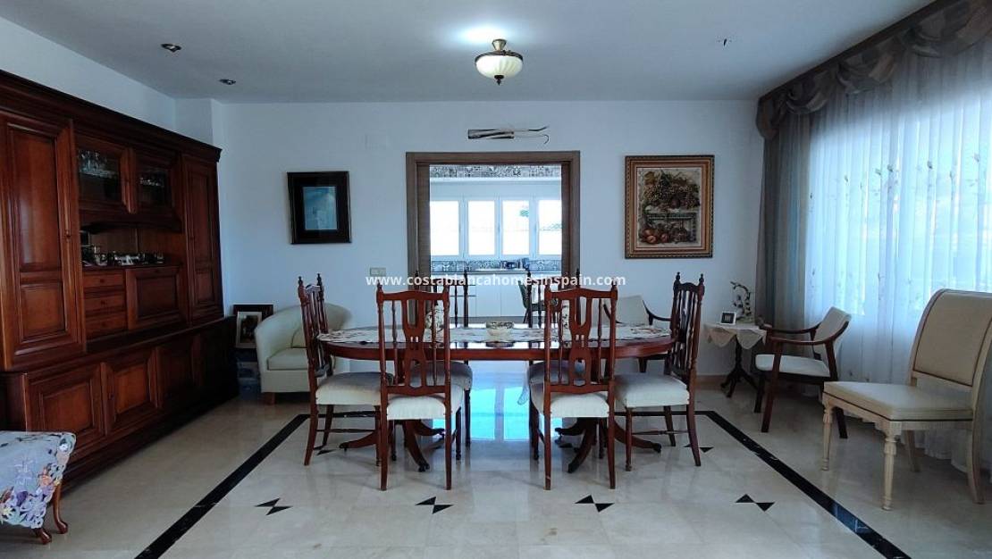 Resale -  - Albir