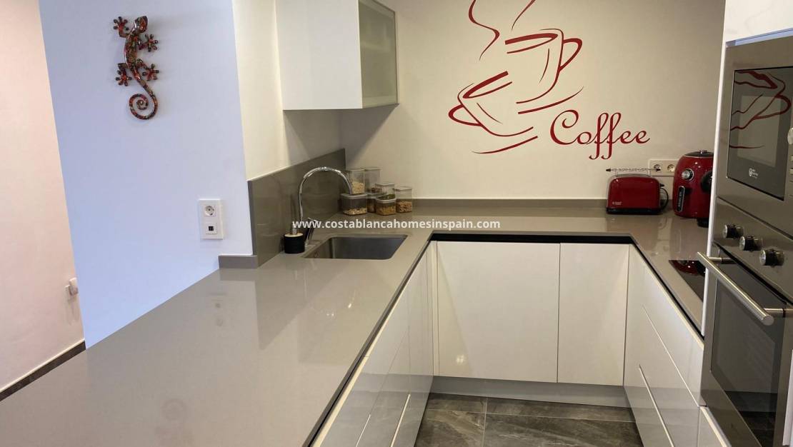 Resale - Apartment - Los Altos