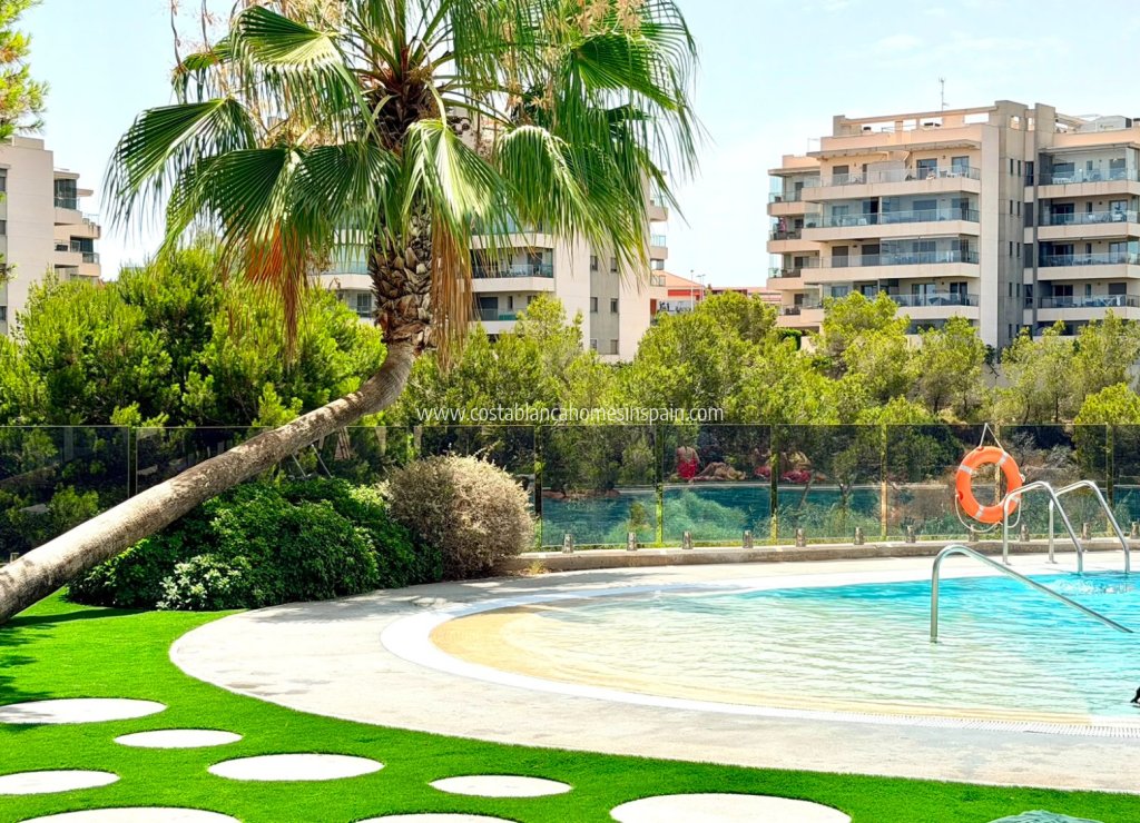 Resale - Apartment - Orihuela Costa - La Zenia