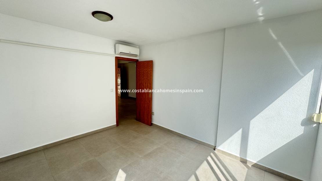 Resale - Apartment - Orihuela Costa - La Zenia