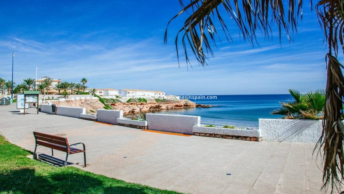 Resale - Apartment - Orihuela Costa - Villamartin