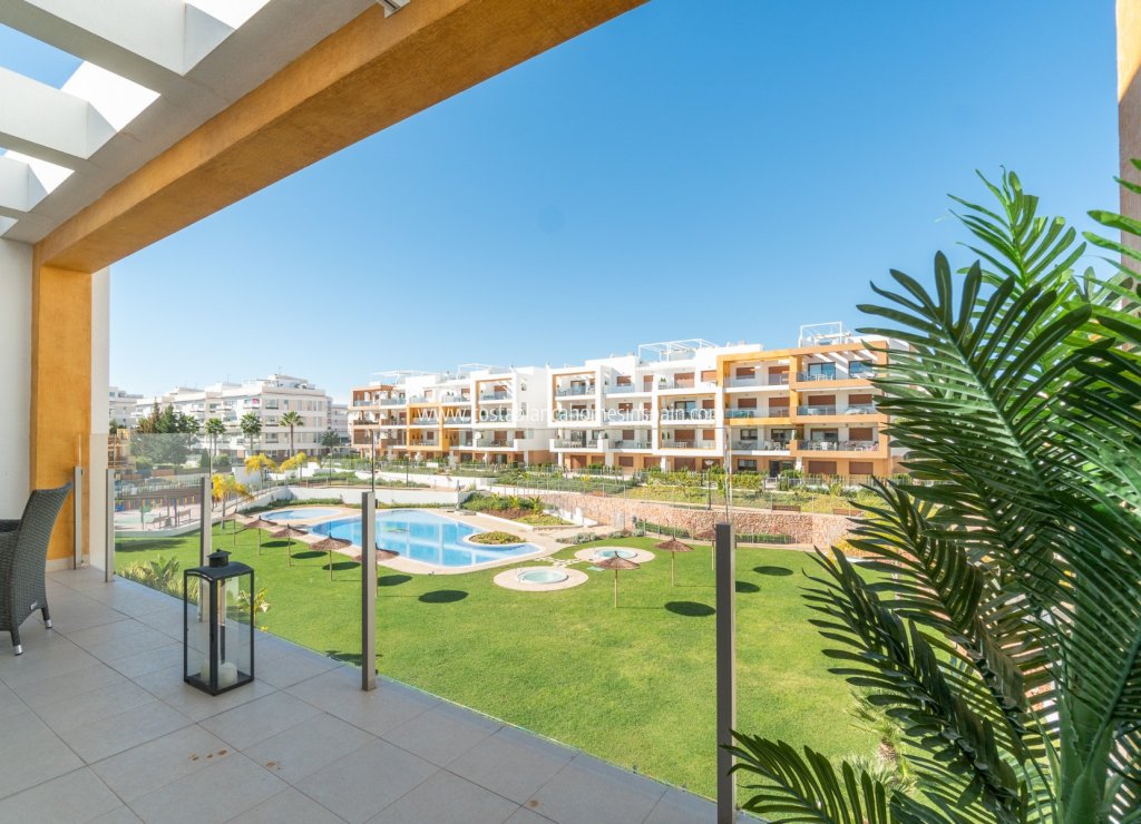 Resale - Apartment - Orihuela Costa - Villamartin