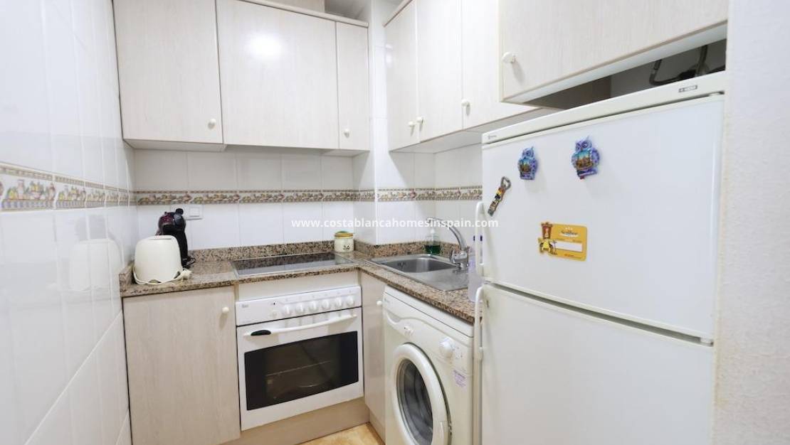 Resale - Apartment - Torrevieja - Acequion