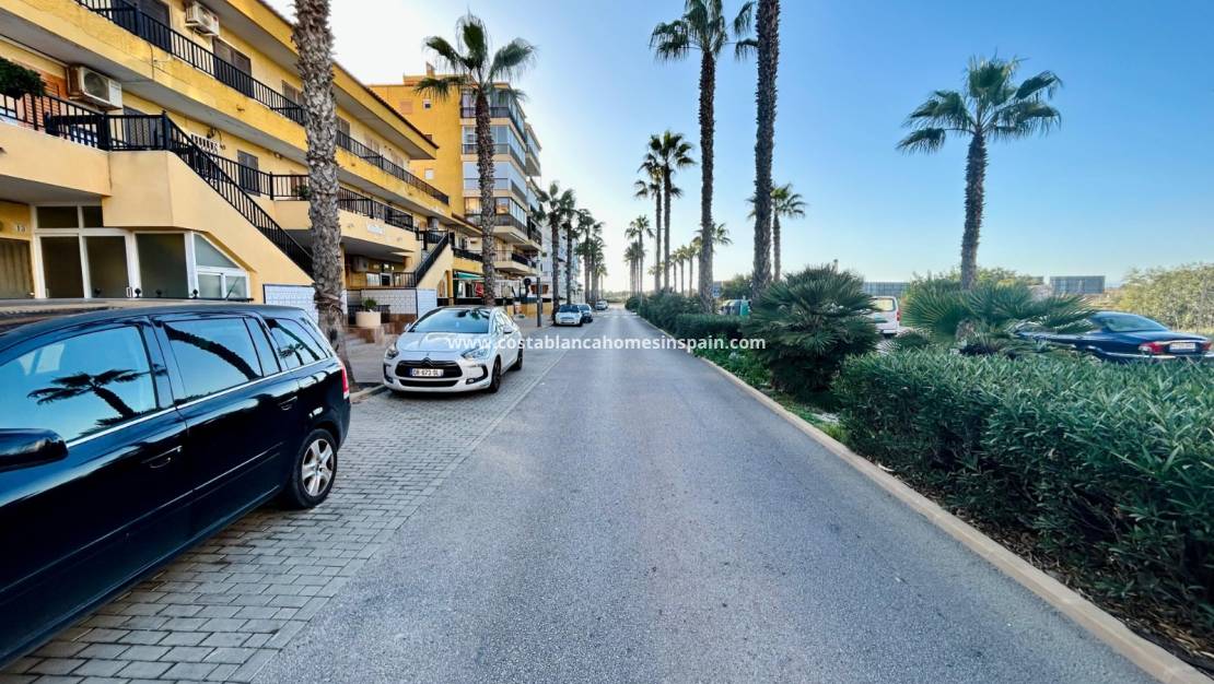 Resale - Apartment - Torrevieja - La Mata