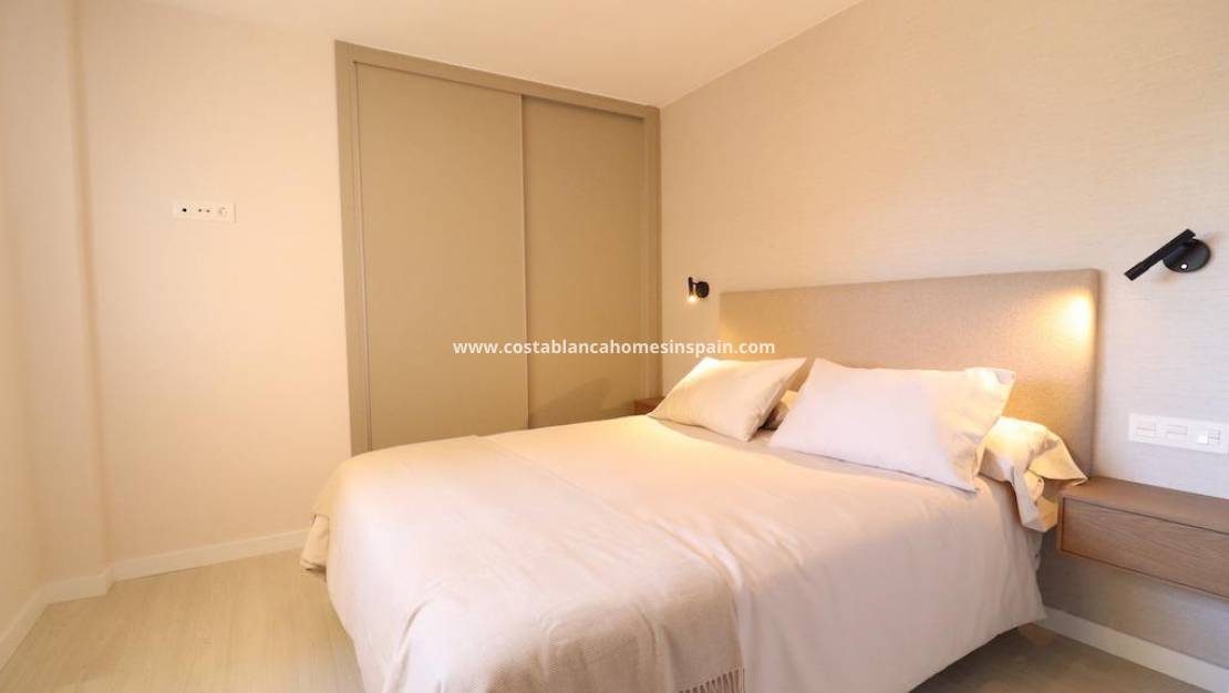 Resale - Apartment - Torrevieja - Paseo maritimo