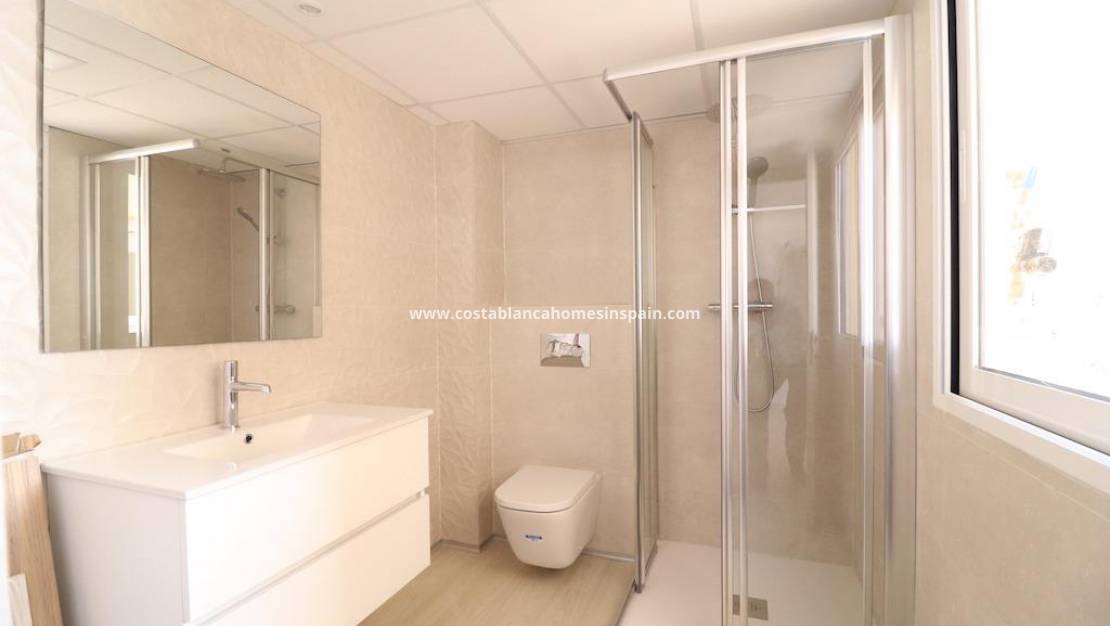 Resale - Apartment - Torrevieja - Paseo maritimo