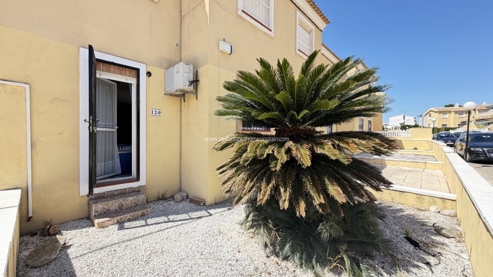 Resale - Apartment - Villamartin