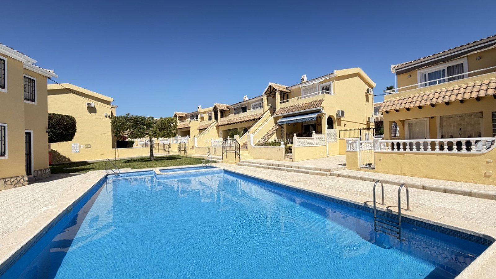 Resale - Apartment - Villamartin