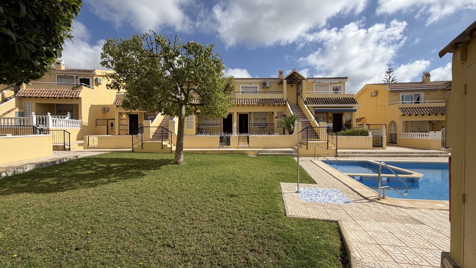 Resale - Apartment - Villamartin