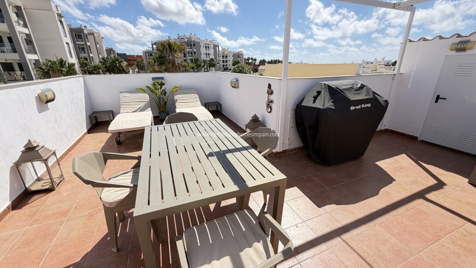 Resale - Apartment - Villamartin