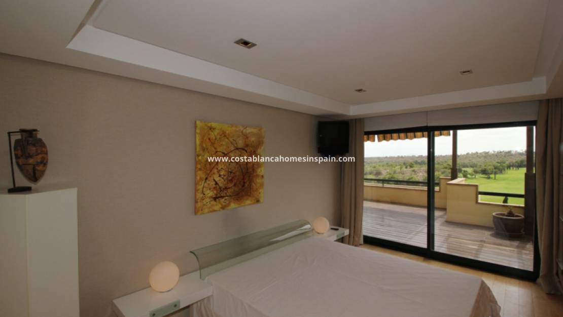Resale - Apartment - Villamartin